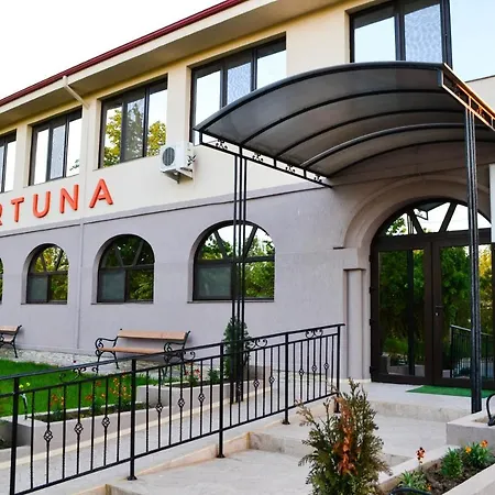 Complex Fortuna מלון